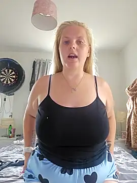 Snapshot of Dolliejayxx chatting on 09.16.25 Dolliejayxx online show from 09.16.25