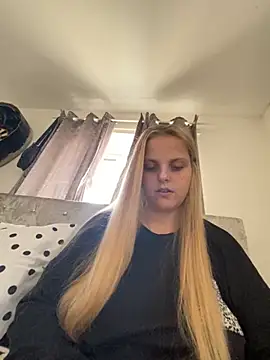 Snapshot of Dolliejayxx chatting on 10.22.25 Dolliejayxx online show from 10.22.25