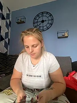 Snapshot of Dolliejayxx chatting on 10.23.25 Dolliejayxx online show from 10.23.25