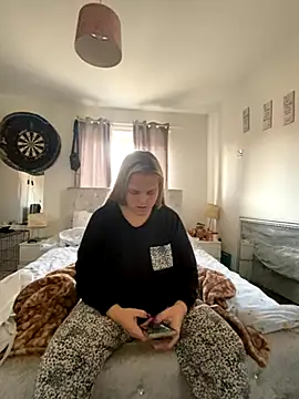 Snapshot of Dolliejayxx chatting on 10.29.25 Dolliejayxx online show from 10.29.25