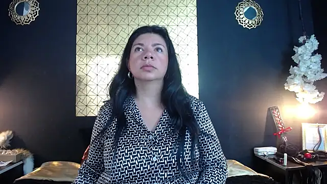 Snapshot of kinky_momm chatting on 05.06.26 kinky momm online show from 05.06.26