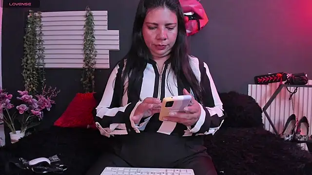 Snapshot of kinky_momm chatting on 07.09.26 kinky momm online show from 07.09.26