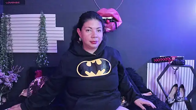 Snapshot of kinky_momm chatting on 07.12.26 kinky momm online show from 07.12.26