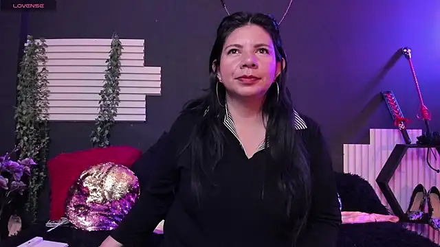 Snapshot of kinky_momm chatting on 07.17.26 kinky momm online show from 07.17.26