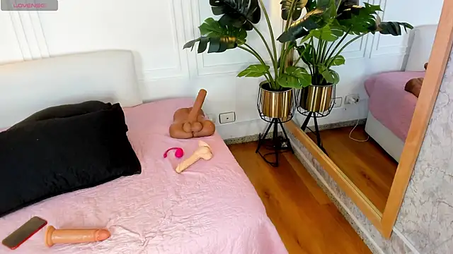Snapshot of Dafne_Hillss chatting on 04.29.26 Dafne Hillss online show from 04.29.26