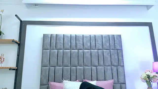 Skyler Fox  online show from 04.10.26