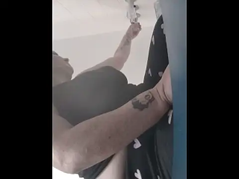 Snapshot of nakedgarbageperson chatting on 10.28.25 nakedgarbageperson online show from 10.28.25