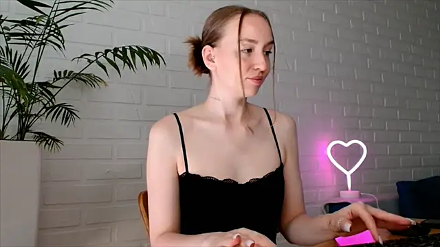 Snapshot of WhitePrincessLuna chatting on 06.28.26 WhitePrincessLuna online show from 06.28.26