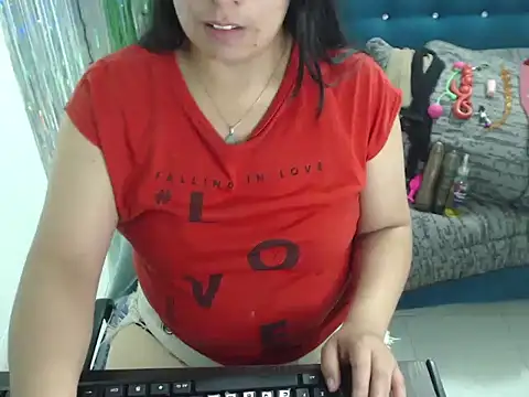 Snapshot of Cristalfire_69 chatting on 09.30.25 Cristalfire 69 online show from 09.30.25