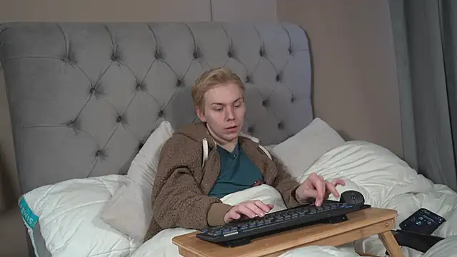 Snapshot of scottishtwink01 chatting on 03.04.26 scottishtwink01 online show from 03.04.26