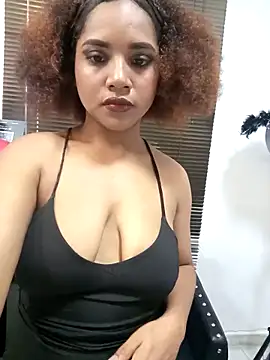 Snapshot of SofyTaylori chatting on 10.17.25 SofyTaylori online show from 10.17.25