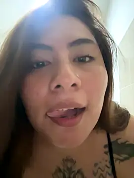 Snapshot of Edalyn29 chatting on 10.01.25 Edalyn29 online show from 10.01.25