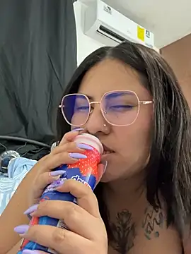 Snapshot of Edalyn29 chatting on 03.21.26 Edalyn29 online show from 03.21.26