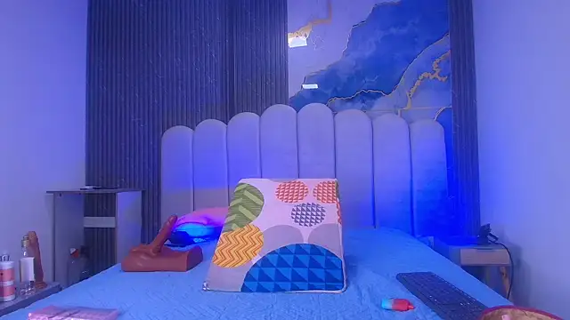 abbyrouss  online show from 12.15.25