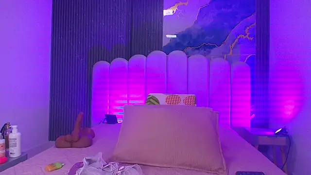 abbyrouss  online show from 12.23.25