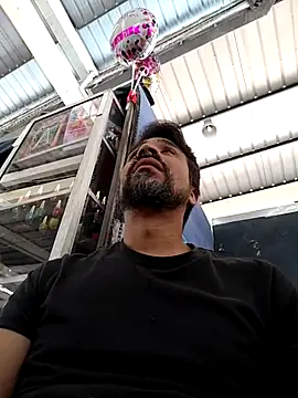 Snapshot of Mac50rus chatting on 10.01.25 Mac50rus online show from 10.01.25