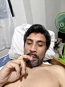 Snapshot of Mac50rus chatting on 11.18.25 Mac50rus online show from 11.18.25