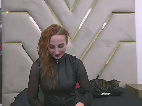 Snapshot of ClaraJason chatting on 10.04.25 ClaraJason online show from 10.04.25