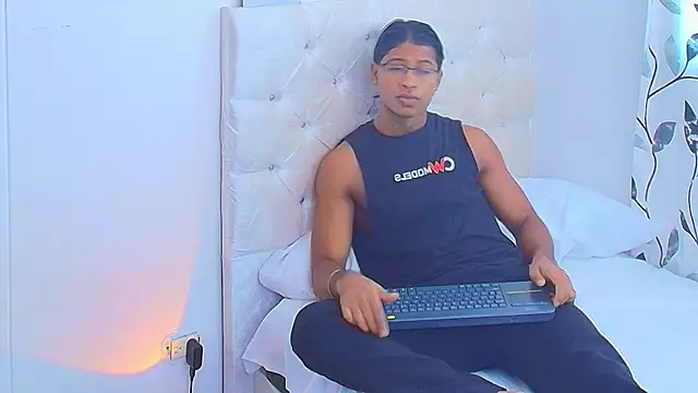 Snapshot of cassian_gold chatting on 06.22.26 cassian gold online show from 06.22.26