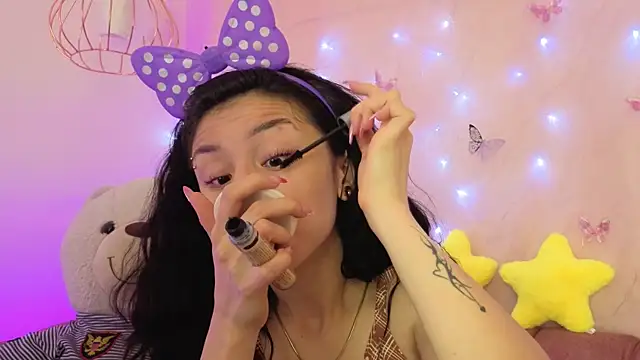 april bennett online show from 12.22.25