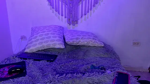 Snapshot of chloe_tgn chatting on 10.12.25 chloe tgn online show from 10.12.25