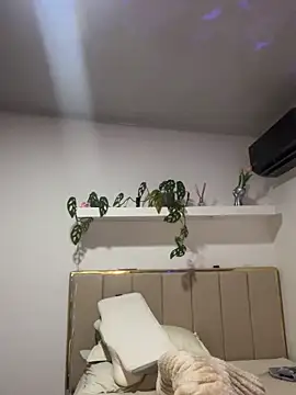 Snapshot of CuteLizzyy chatting on 10.13.25 CuteLizzyy online show from 10.13.25