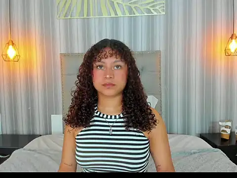 Snapshot of Sofiapassionne chatting on 06.04.26 Sofiapassionne online show from 06.04.26
