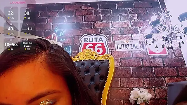 Snapshot of ClaraLara chatting on 10.04.25 ClaraLara online show from 10.04.25