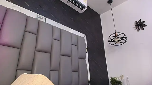 Snapshot of kissme_luna chatting on 02.14.26 kissme luna online show from 02.14.26