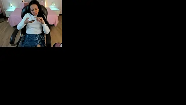 Snapshot of Mariam_Lopez__ chatting on 05.01.26 Mariam Lopez online show from 05.01.26