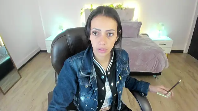 Snapshot of Mariam_Lopez__ chatting on 06.11.26 Mariam Lopez online show from 06.11.26