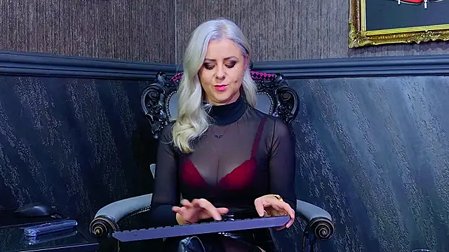 TiffanySia online show from 10.24.25