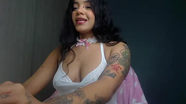 Snapshot of ObeyVal chatting on 10.08.25 ObeyVal online show from 10.08.25