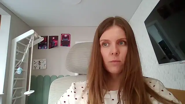 Snapshot of Zolira chatting on 06.15.26 Zolira online show from 06.15.26