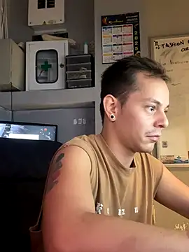 Snapshot of dimitryivanovv chatting on 10.15.25 dimitryivanovv online show from 10.15.25