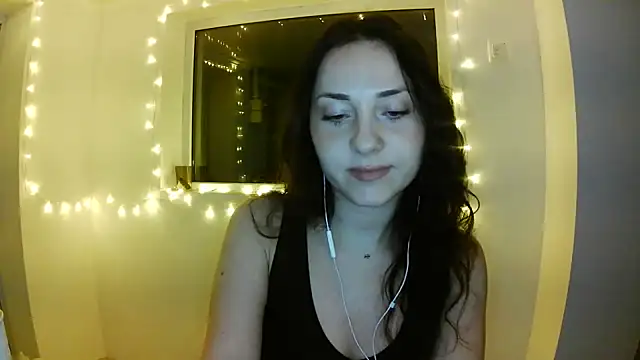 Snapshot of Ulvaya chatting on 07.17.26 Ulvaya online show from 07.17.26