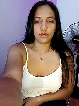 girlpee online show from 11.18.25