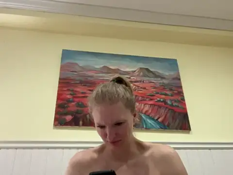 Snapshot of bubblytempest chatting on 12.02.25 bubblytempest online show from 12.02.25