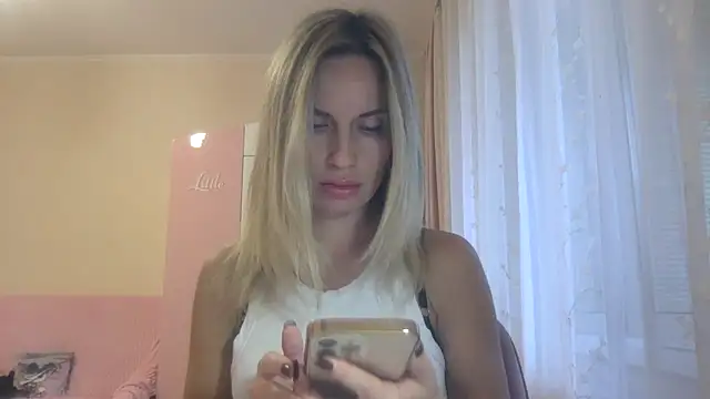 KarelliaStar online show from 10.14.25