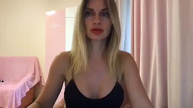 Snapshot of KarelliaStar chatting on 06.27.26 KarelliaStar online show from 06.27.26