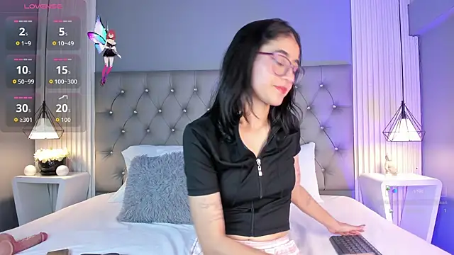 LunaBloomn online show from 11.04.25