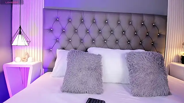 Snapshot of LunaBloomn chatting on 01.17.26 LunaBloomn online show from 01.17.26