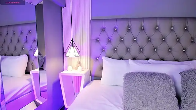 Snapshot of LunaBloomn chatting on 02.13.26 LunaBloomn online show from 02.13.26