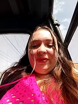 Snapshot of Lunna_azul chatting on 10.19.25 Lunna azul online show from 10.19.25