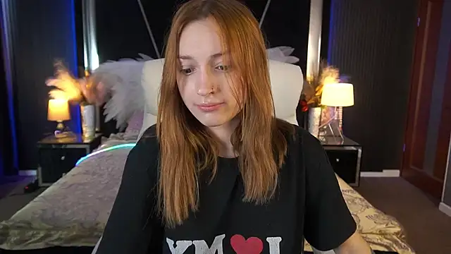 Snapshot of FoxyMayy chatting on 06.24.26 FoxyMayy online show from 06.24.26