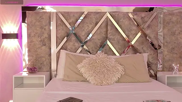 CarolinaaGomezz online show from 11.15.25