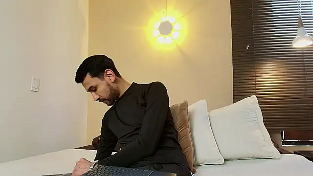 Axel Moon S online show from 10.21.25