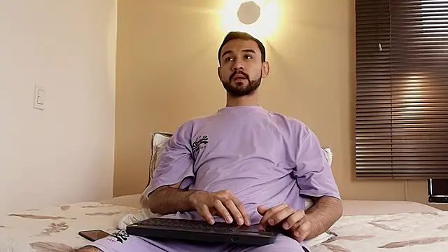 Axel Moon S online show from 11.07.25