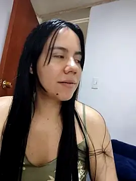 Snapshot of valen-sexx chatting on 11.20.25 valen-sexx online show from 11.20.25