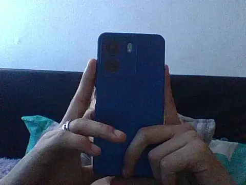 Snapshot of bluc96cm chatting on 10.01.25 bluc96cm online show from 10.01.25